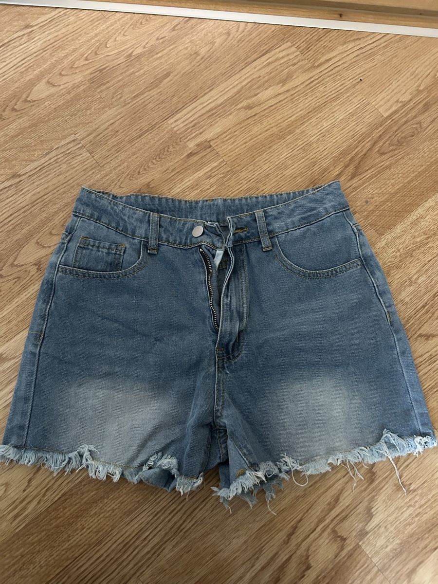 Shein Jeans: Jeans Shorts – Neu (gemäss Beschreibung) aus Wetzikon ZH von zuz_ffn2
