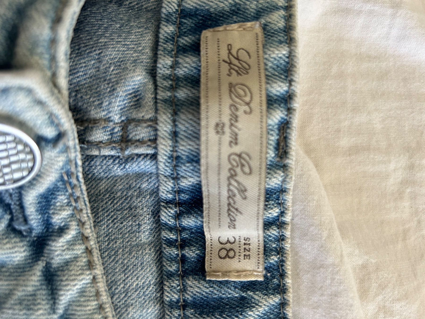Jeans: Moderne Sommer Shorts – Usato da Rümlang venduto da Jenni.21 2