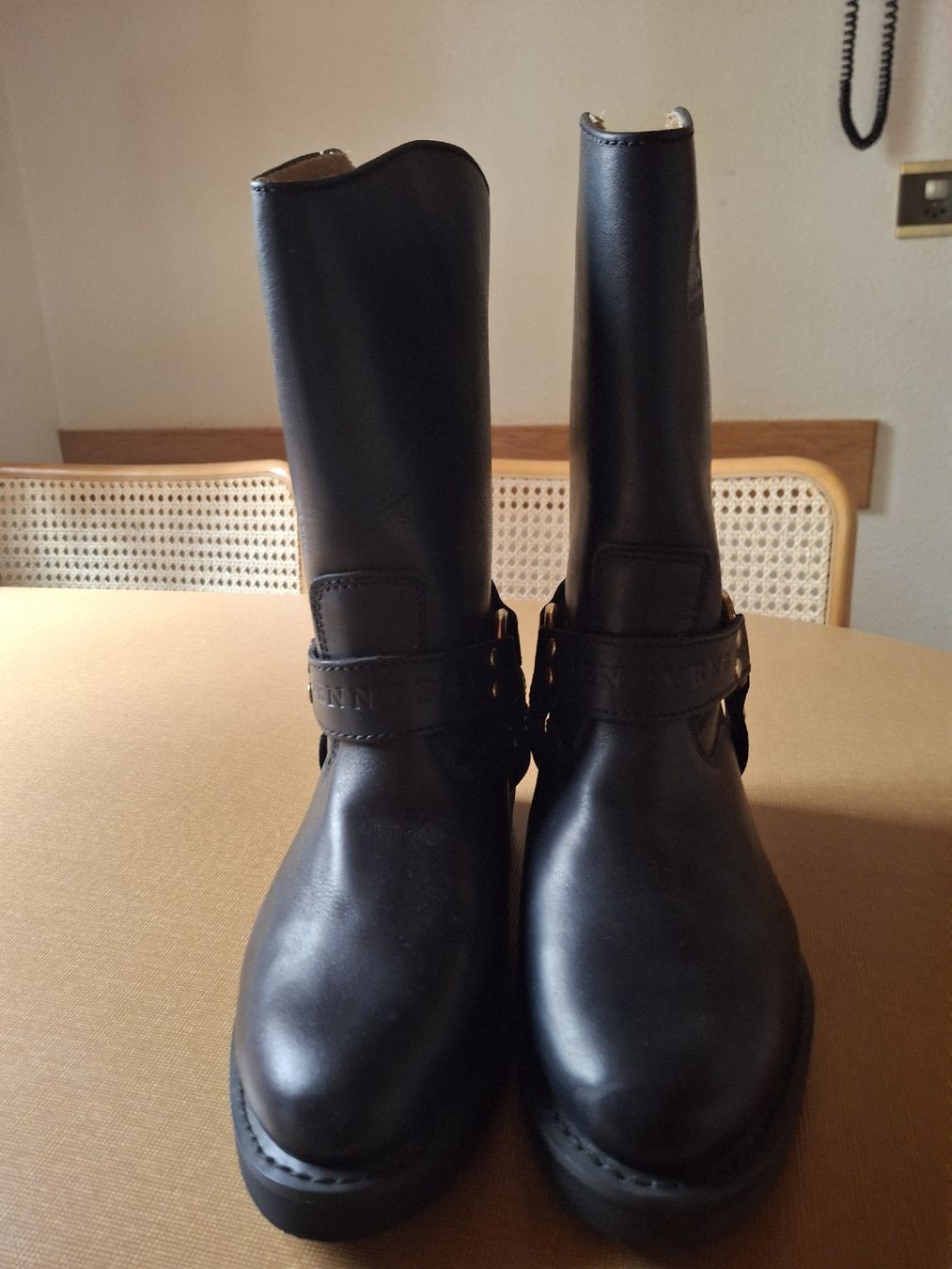 Damenschuhe: Stiefel – Neu und originalverpackt aus Rudolfingen von Nuri52
