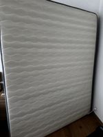 160 × 200 cm Matratze zu verschenken