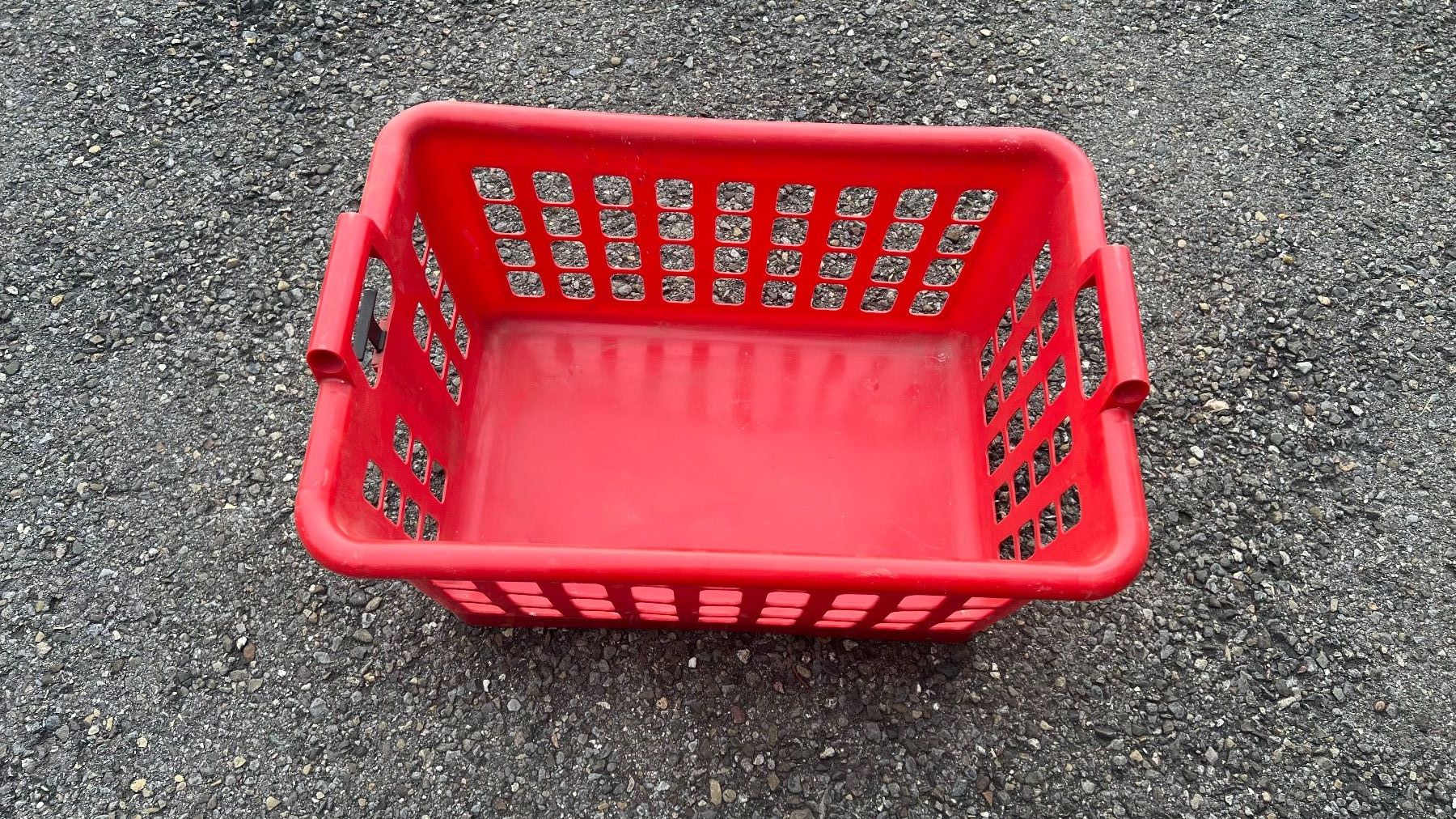 Paniers à linge: Wäschekorb rot mit Gestell – D'occasion à Schübelbach par Dolly990_2 2