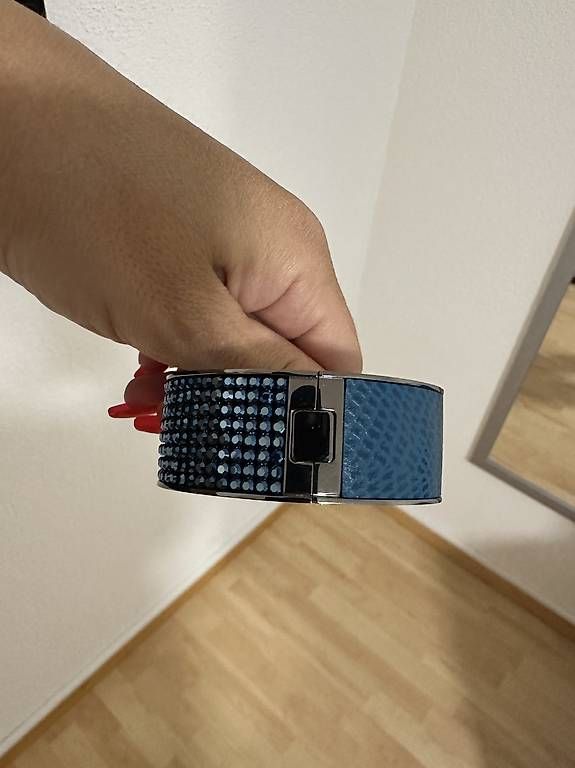 Armbänder & -reifen: Swarovski Armreif – Neu und originalverpackt aus Rotkreuz von ELMT