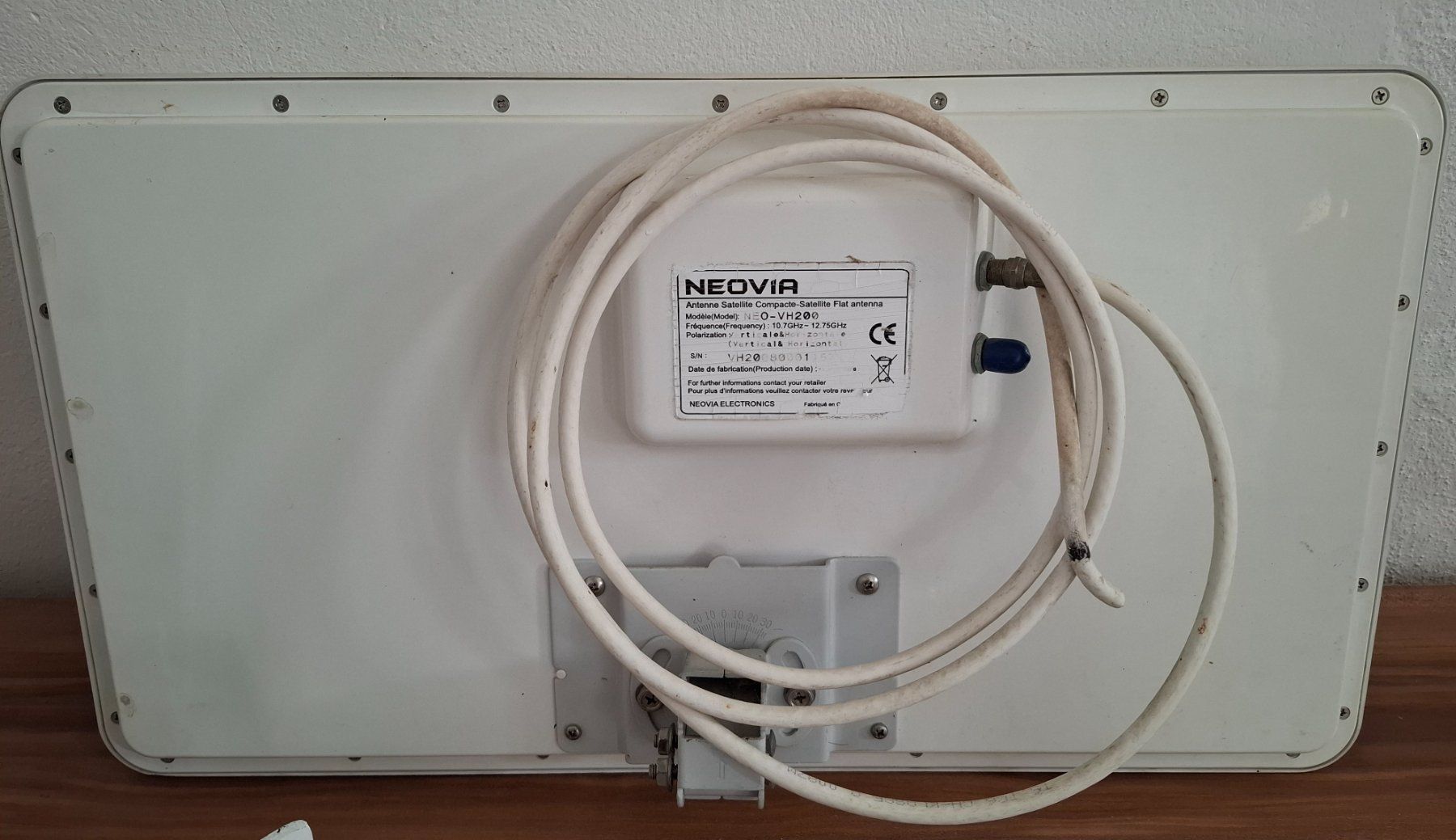 Funktechnik: Antenne satellite compacte Neovia avec support/Neovia Kompak – Gebraucht aus Moutier von antols2155 1
