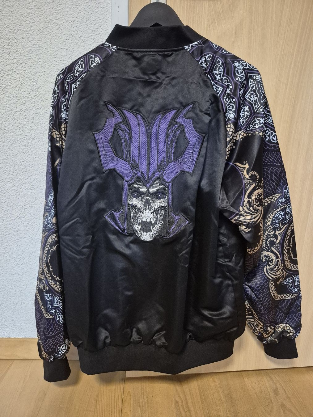 Giacche: Black Milk Dungeons & Dragons Bomber Jacke - Neu – Nuovo (secondo la descrizione) da Seuzach venduto da Xauberai 2