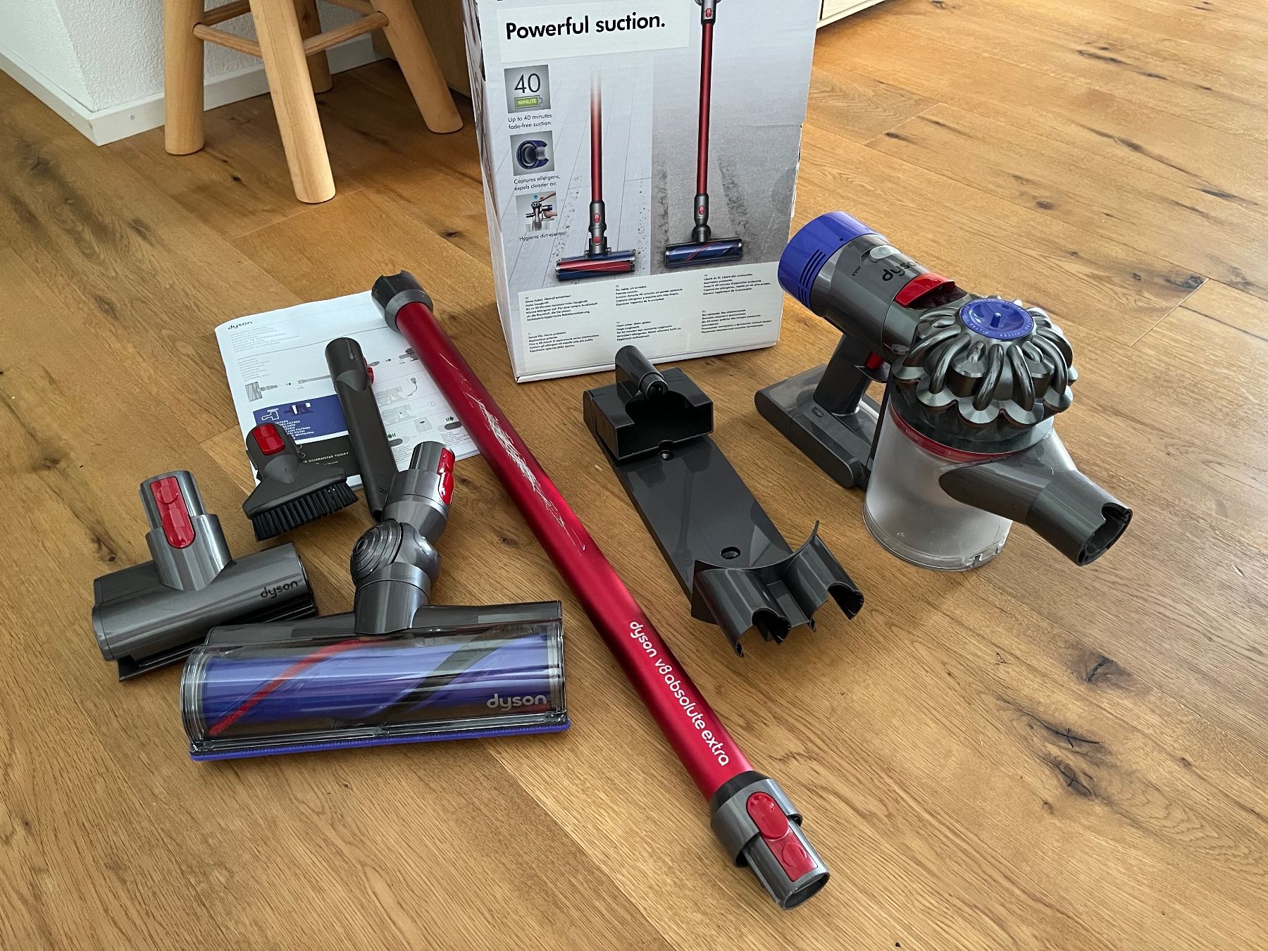 Dyson Aspirapolveri & Accessori: Dyson V8 Absolute Extra Handstaubsauger mit Zubehör – Usato da Bülach venduto da Fjordi1225