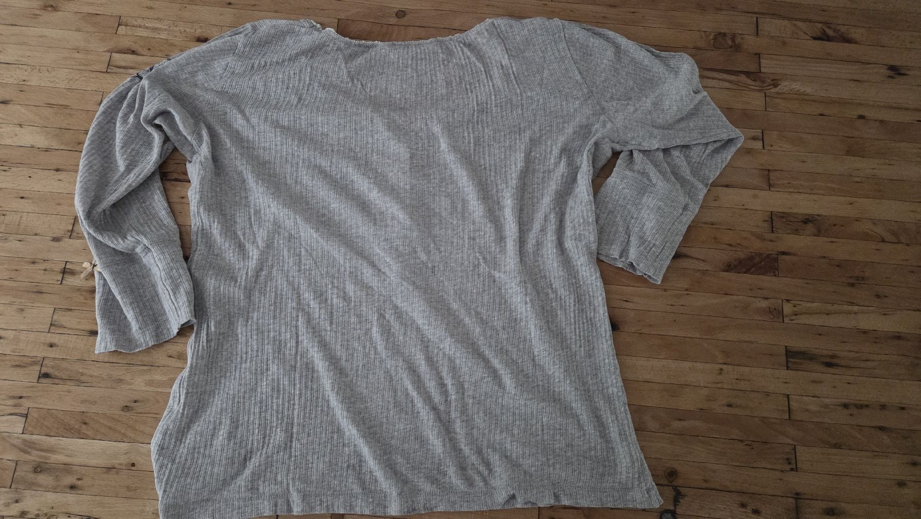 Odd Molly T-shirt: Odd Molly Langarmshirt grau gerippt  – Usato da Winterthur venduto da sandi99 4