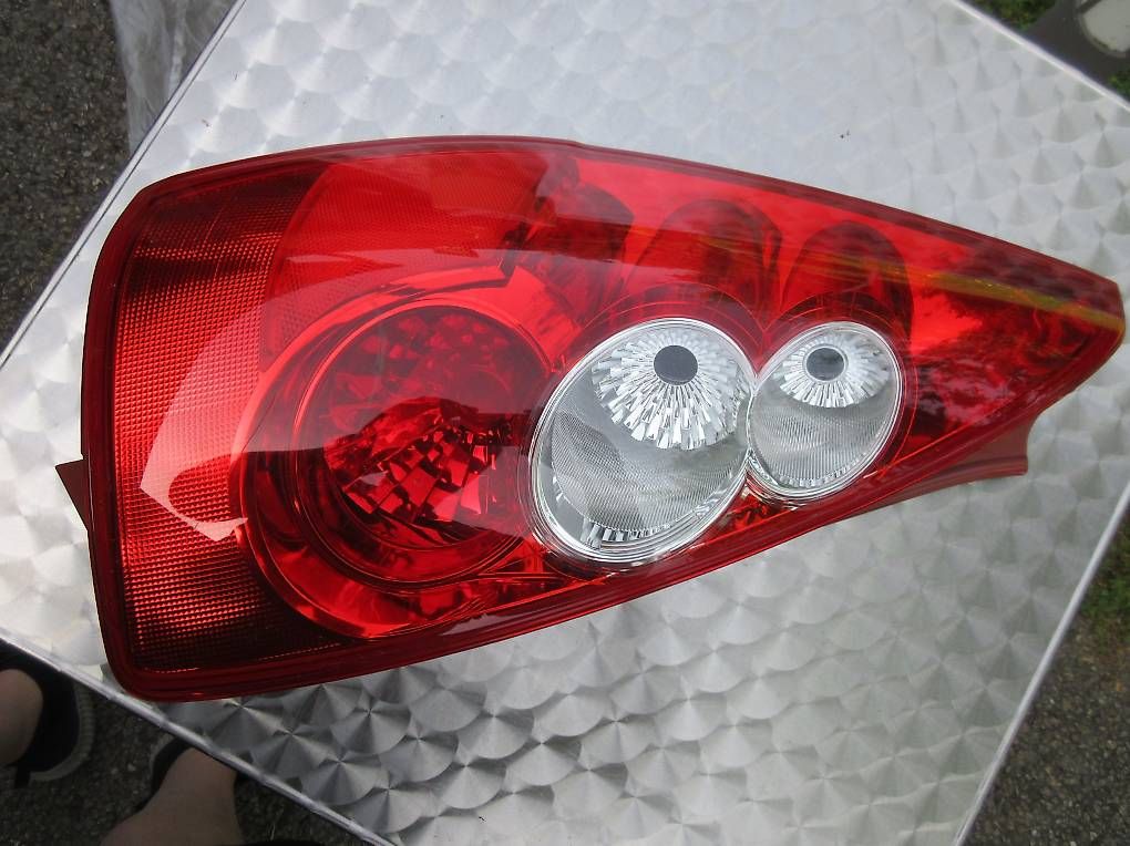 Mazda Fari: Feu arrière Mazda 5 – Usato da Champagne venduto da nan_2dwz