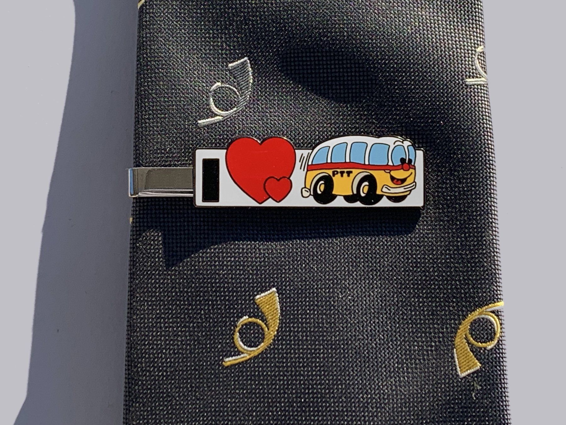 Placchette & Badge: Postauto PTT Maskottchen I love Postauto Krawattennadel – Nuovo (secondo la descrizione) da Bern venduto da AWiBe