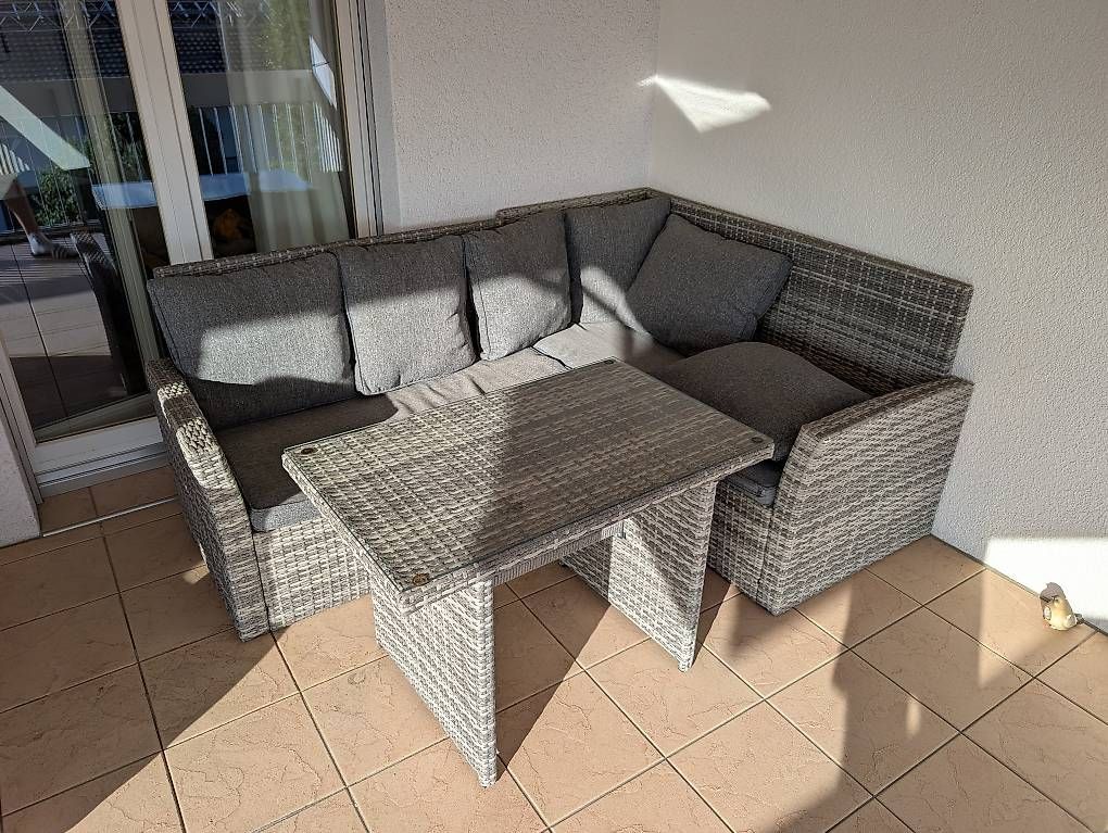 Sedie a sdraio: Gartenlounge Grau in Rattanoptik – Usato da Hüttwilen venduto da frolens123