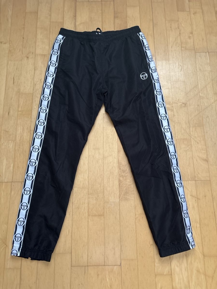 Pantalons: Sergio Tacchini Trainerhose grösse M – D'occasion à Muttenz par ben_wb75