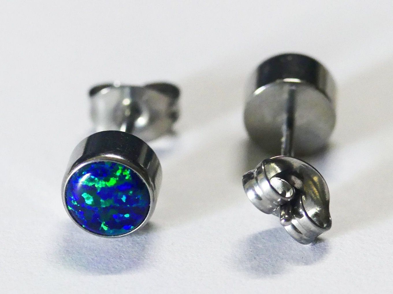 Ohrringe & -stecker: Ohrstecker aus Titanium mit Opal – Neu und originalverpackt aus Matten b. Interlaken von kero71 3
