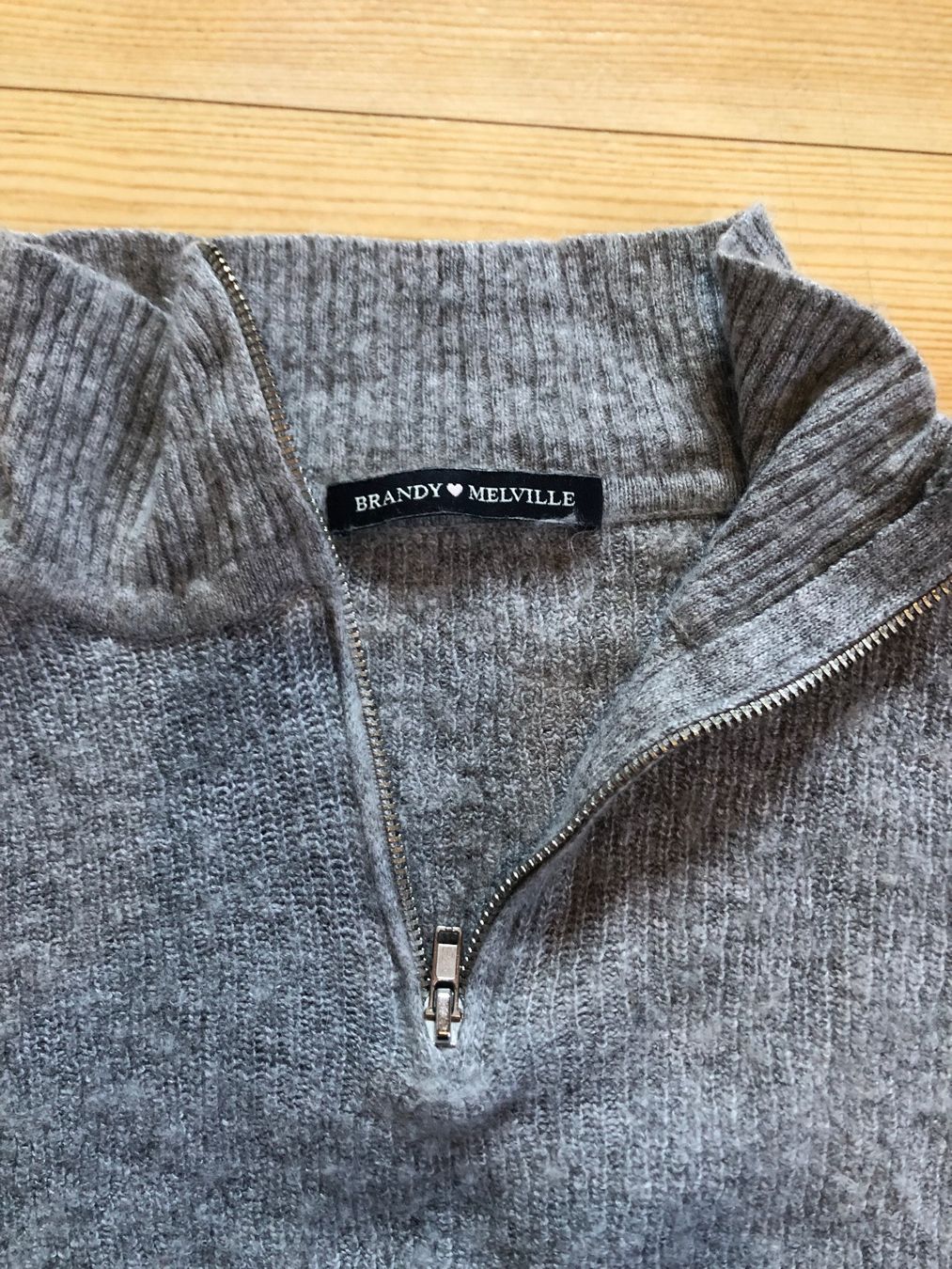 Brandy Melville Pullover & Sweatshirts: Pull gris – Gebraucht aus Bulle von sop_ct6x 2