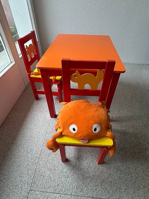 Tische: herziges Kindertischli mit Stühlen – Gebraucht aus Jona von hawy001 1