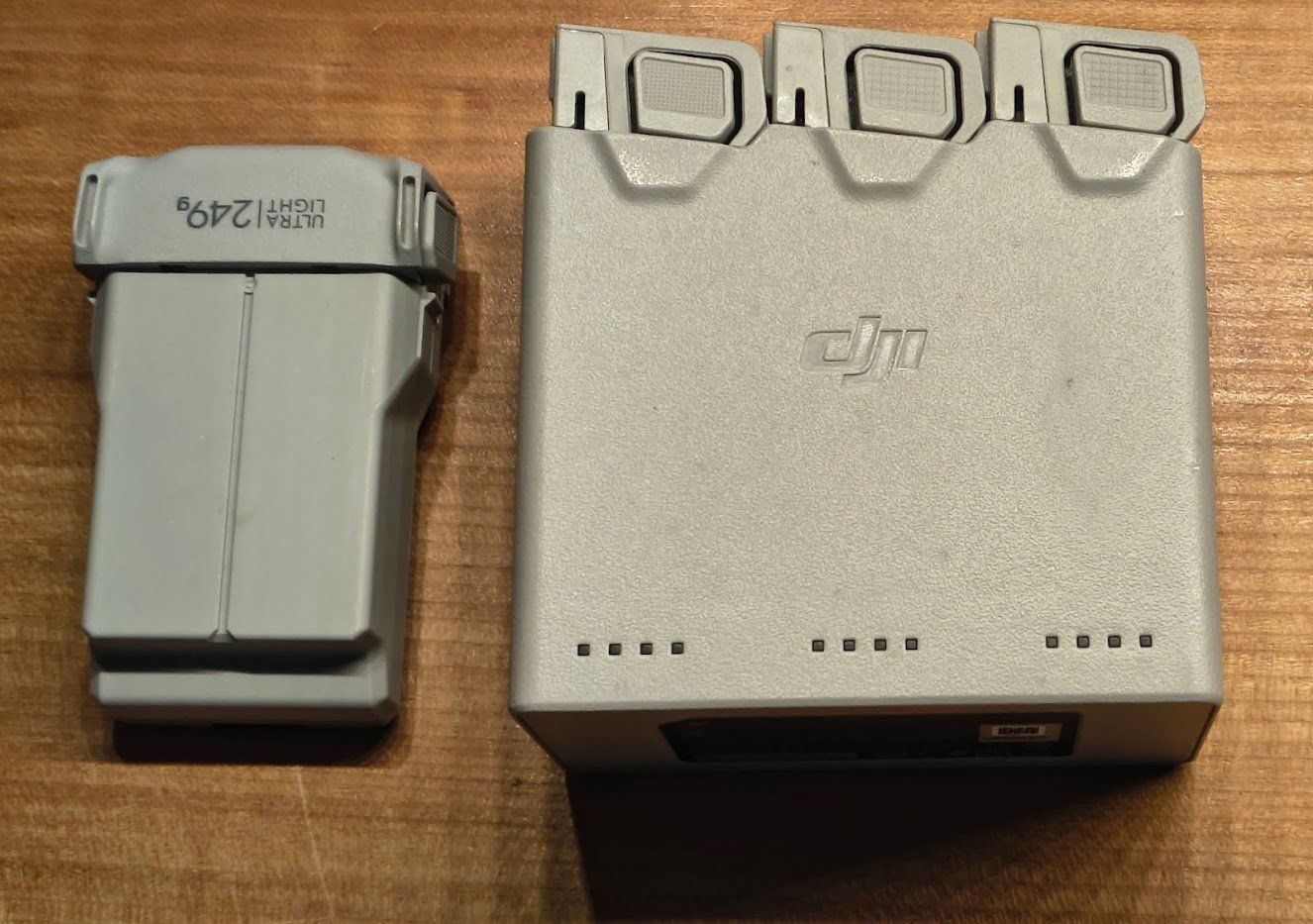 DJI RC Modellbau: DJI Mini 4 Pro Fly More Combo – Gebraucht aus Unterägeri von Vivi55vivi 4