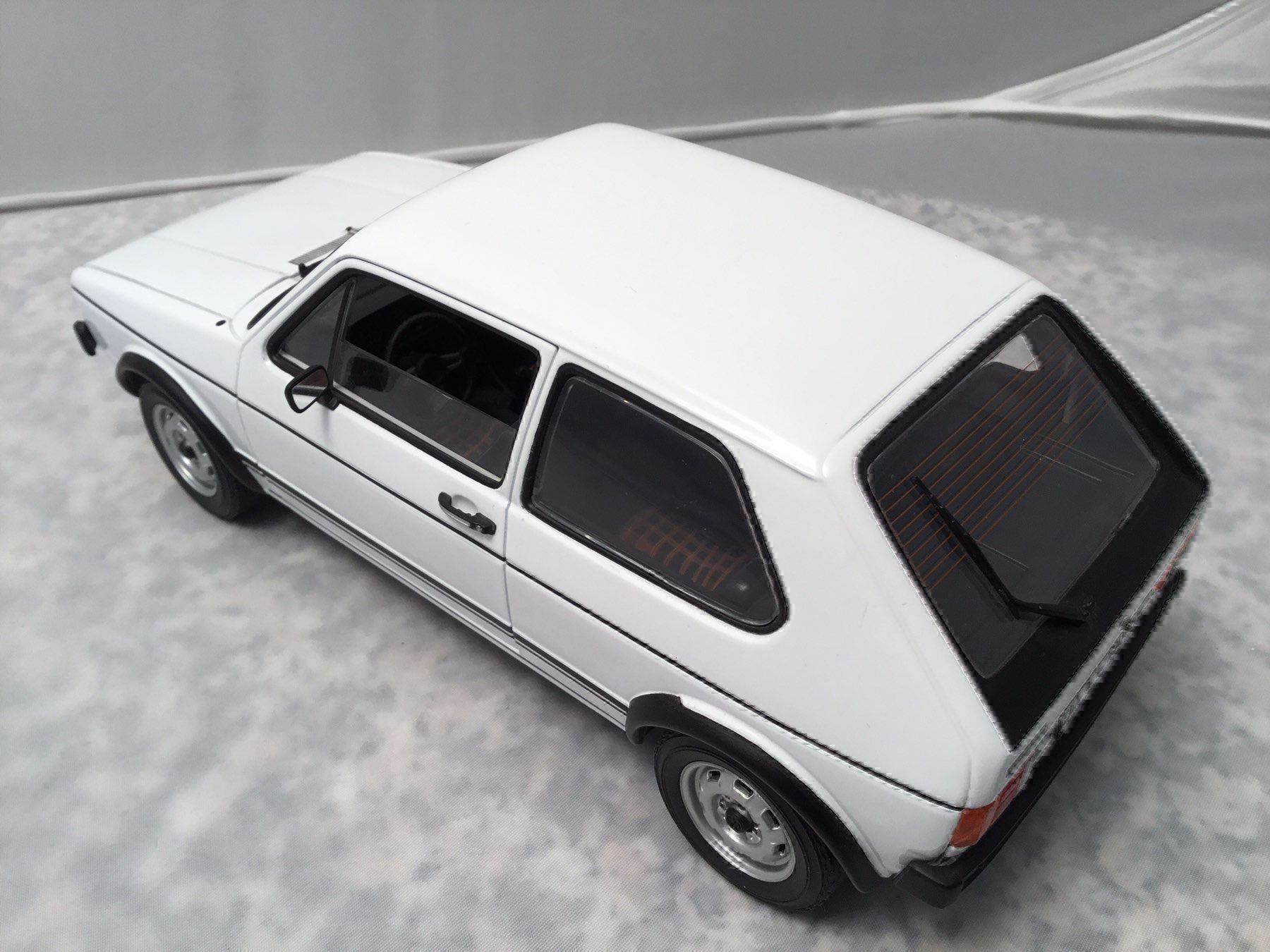 Volkswagen Modellini d'auto: VW Golf GTI Serie 1 – Nuovo e nell'imballaggio originale da Erlenbach im Simmental venduto da Model_box 6