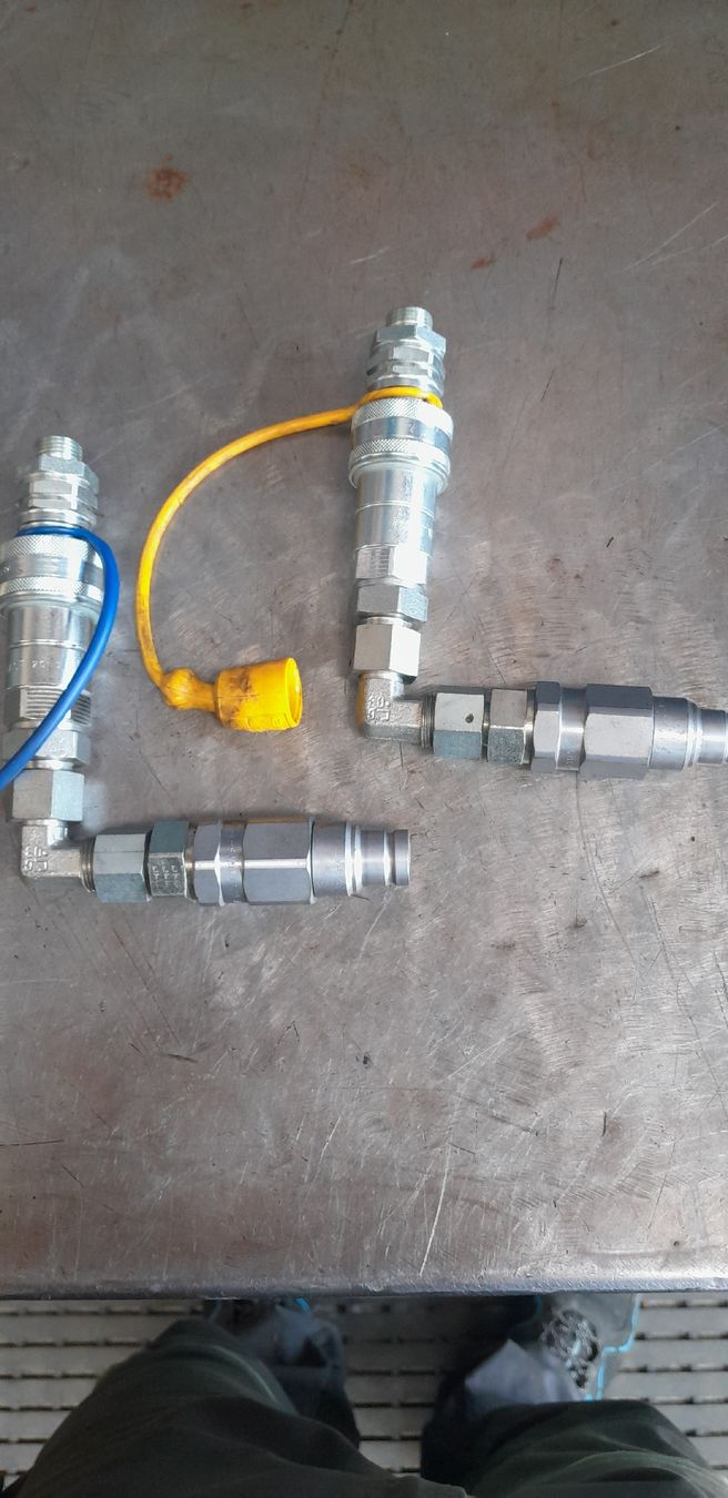 Tutte le macchine: Hydraulikkupplung – Usato da Brünisried venduto da magnum02