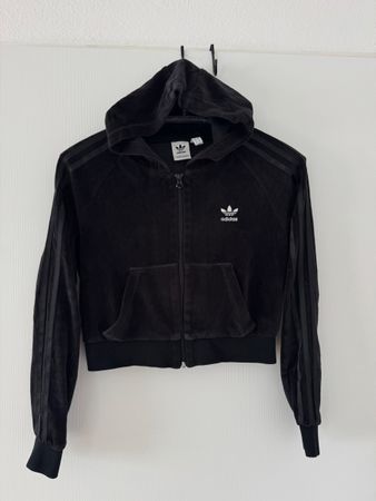 Adidas Kapuzenjacke cropped Velours schwarz Grösse 34