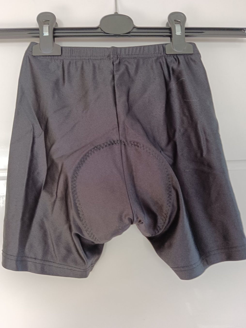 Adidas Hosen: Fahrradhose Kind Gr. 140 – Gebraucht aus Schöfflisdorf von kin_2dp9 1