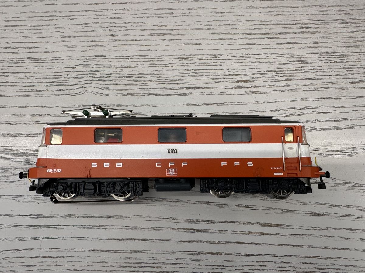 Hag Modellini di ferrovie: Hag Nr 210 SBB Re 4/4 II Swiss Express – Usato da Lupsingen venduto da New-Haven 2
