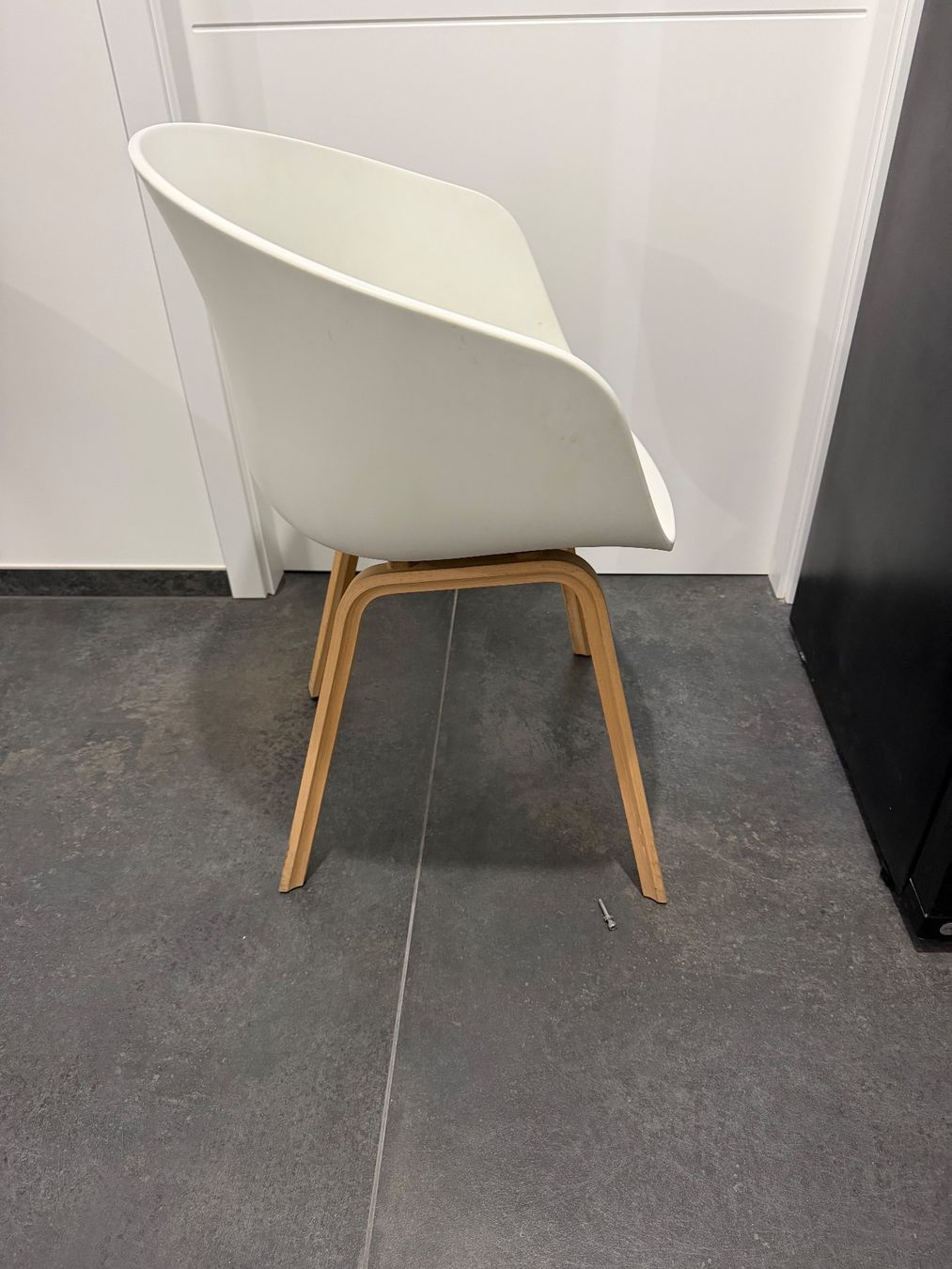 Sedie: Chaises design blanches bois lot de 4 bon état – Usato da Chêne-Bourg venduto da phi_gy8d 1