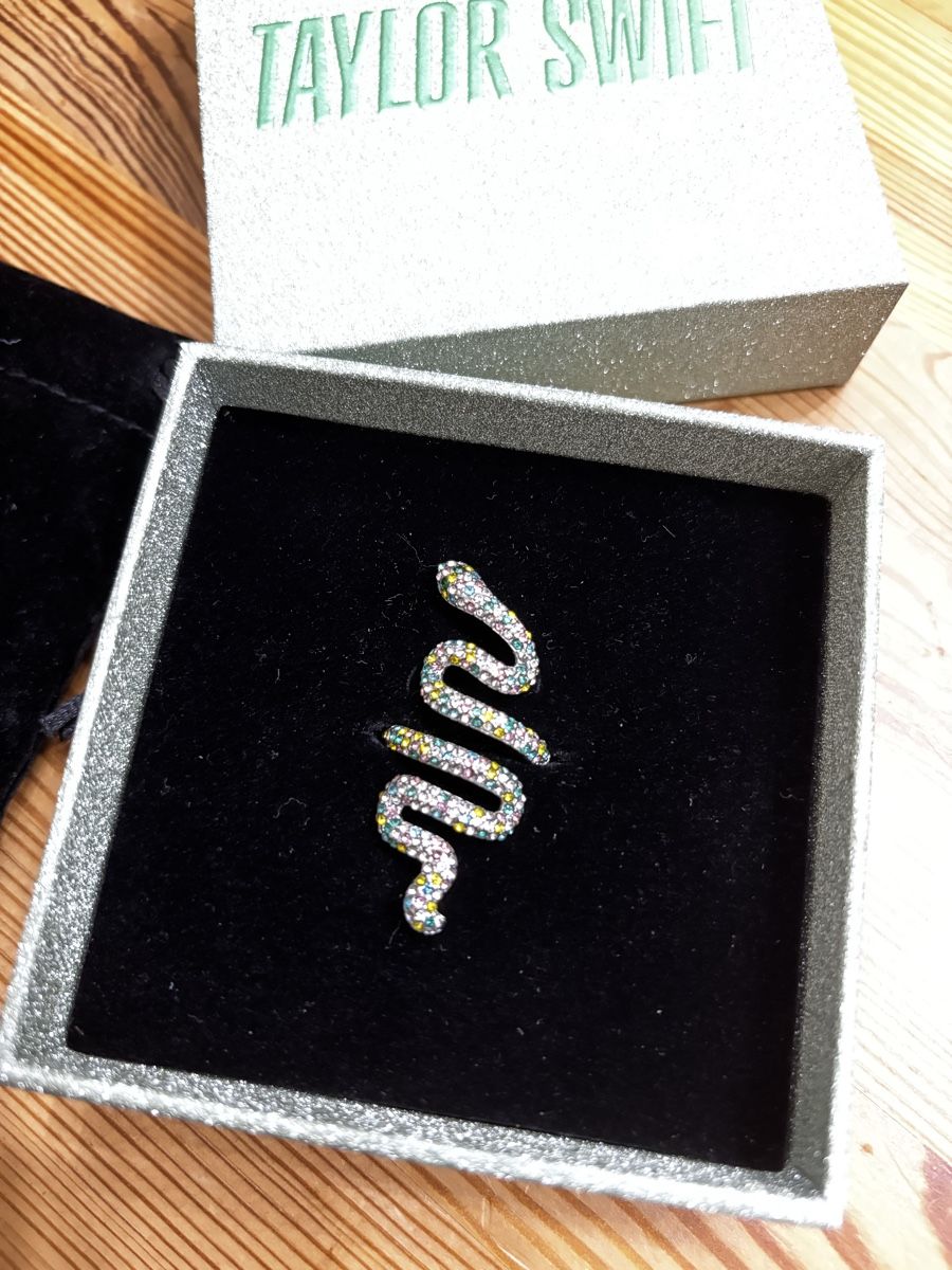 Anelli: Taylor Swift Snake Ring Size 6 – Nuovo e nell'imballaggio originale da Amriswil venduto da Ka_Sc