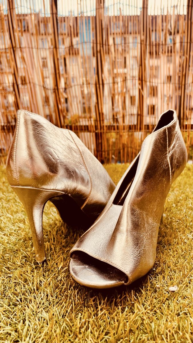 Calvin Klein Scarpe da donna: Pumps Calvin Klein Silber, Größe 39 - Elegant! – Usato da Luzern venduto da lei_5btm
