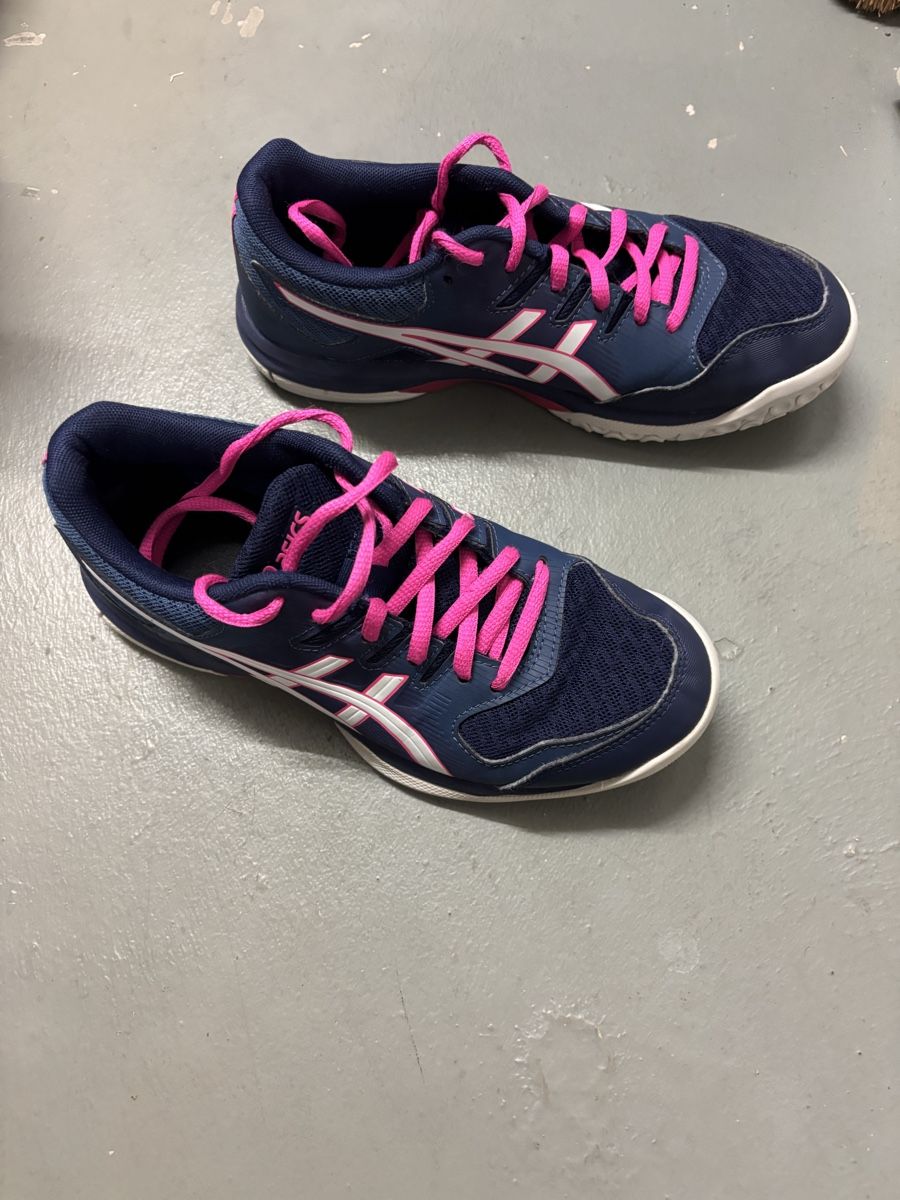 Asics Schuhe für Mädchen: Asics Turnschuhe 36 – Gebraucht aus Wimmis von Soccerfanshop 1