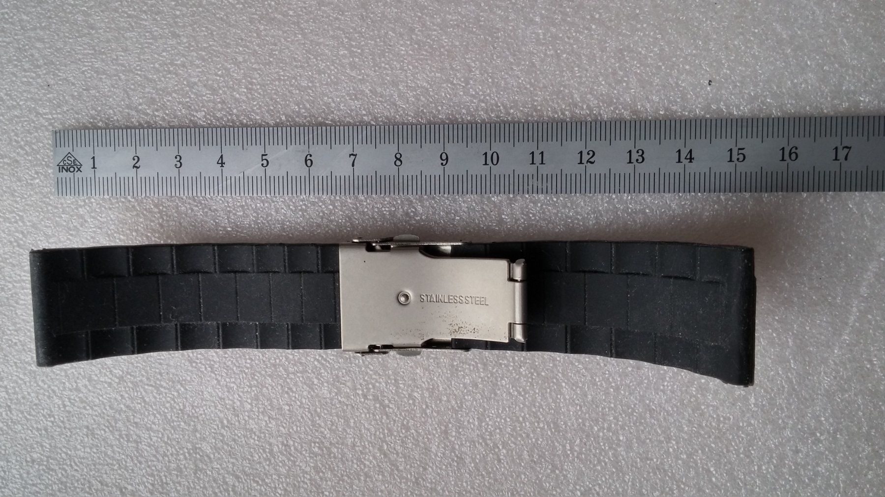 Armbänder & -reifen: 24mm Gummi Uhrenarmband, schwarz – Gebraucht aus Zürich von sendbad 2