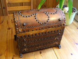 ältere XXL Schatulle/Schmucktruhe, Holz, mit Leder überzogen