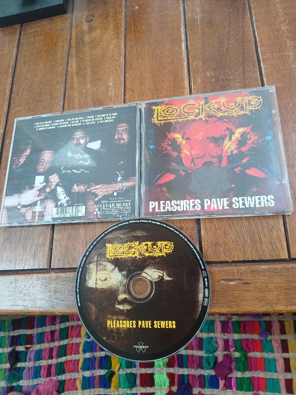 CDs: Lock up - pleasures... – Gebraucht aus St-Cergue von VeganWarrior