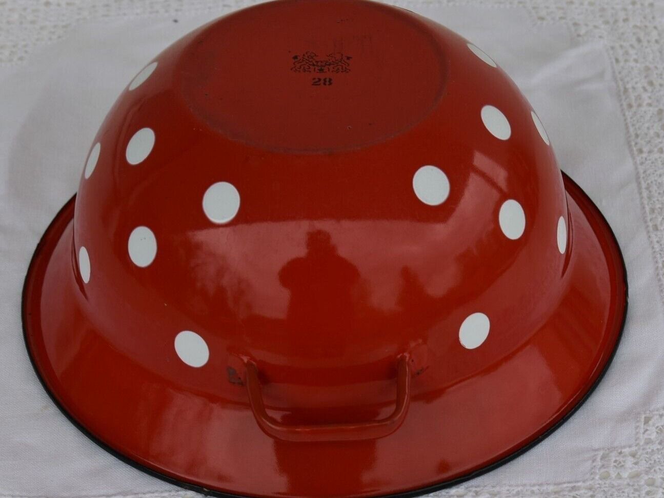 Ciotole: VINTAGE  EMAILLE SCHALE MIT GRIFF POLKA DOTS -WEITLING – Usato da spreitenbach venduto da lumbalplatte