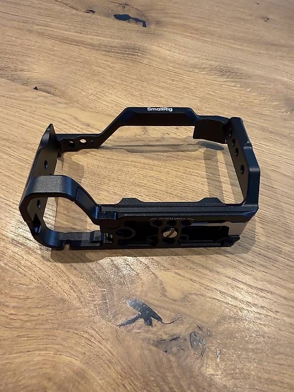 Smallrig Altri Accessori: SmallRig 4336 Käfig für Sony A6700 – Nuovo e nell'imballaggio originale da Fislisbach venduto da Jale_31 2