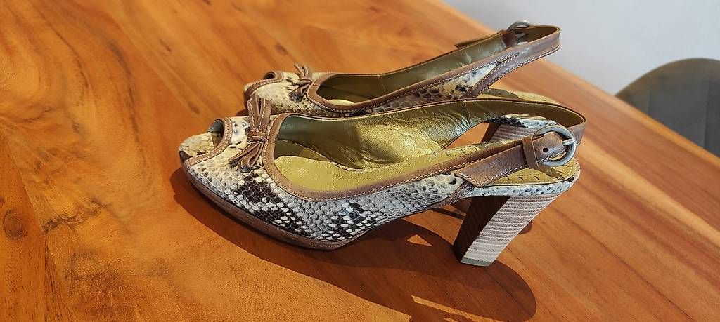 Scarpe da donna: Damen-Sandaletten BASITO  Grösse 38 – Usato da Nunningen venduto da 19ss90