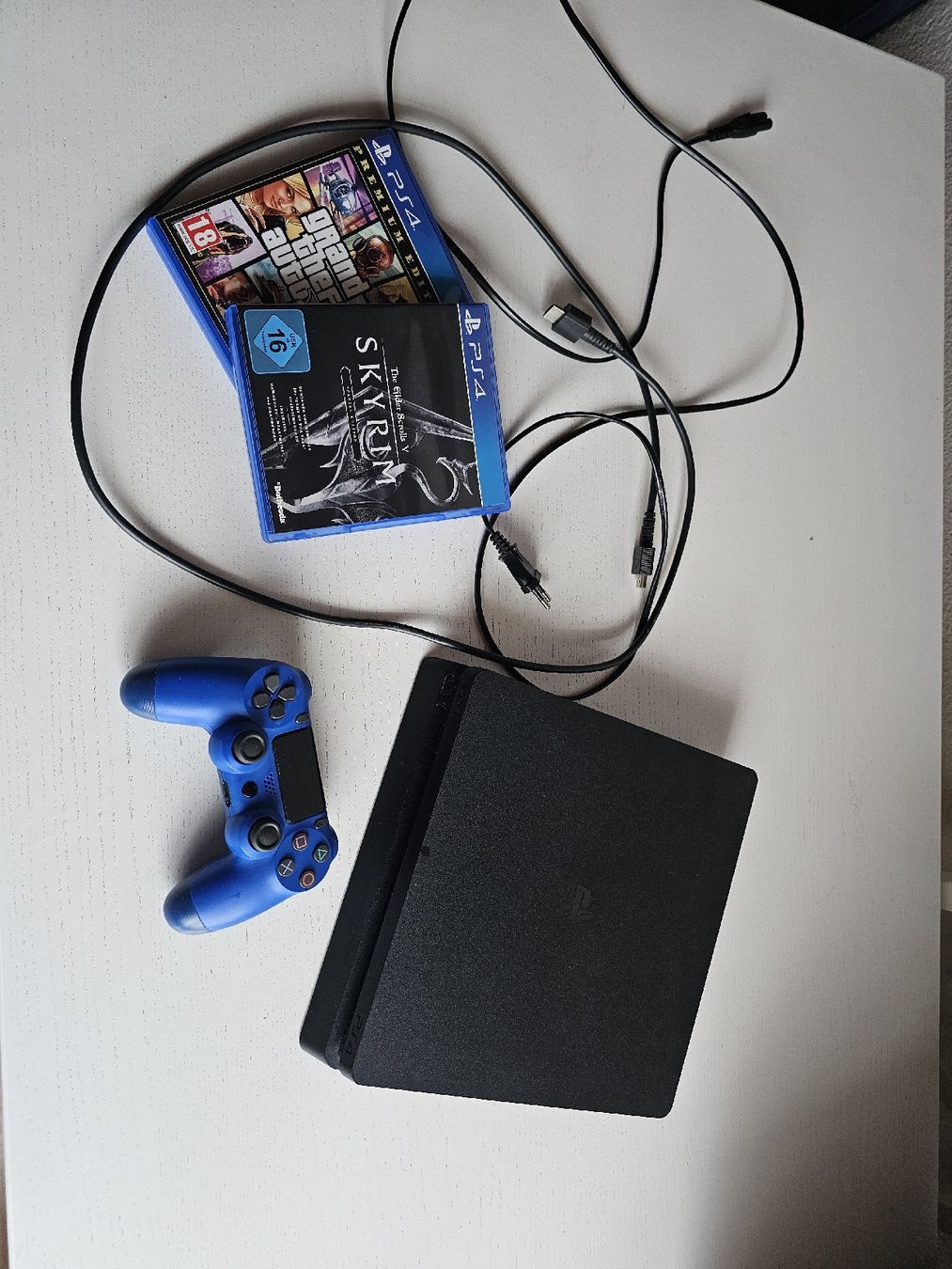Sony Konsolen: PS 4 Mit Kontroller und Kabel – Gebraucht aus Winterthur von kam_6scr