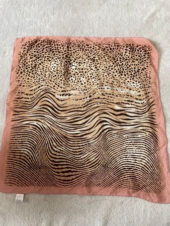 Foulard carré vintage en soie imprimé