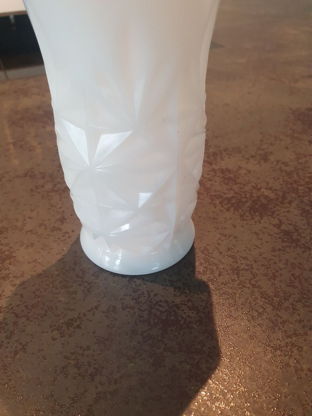 Vasen & Gefässe: Wunderschöne Vintage Milchglas Vase mit Sternmuster, Top! – Gebraucht aus Reinach von 3Guggerli 4