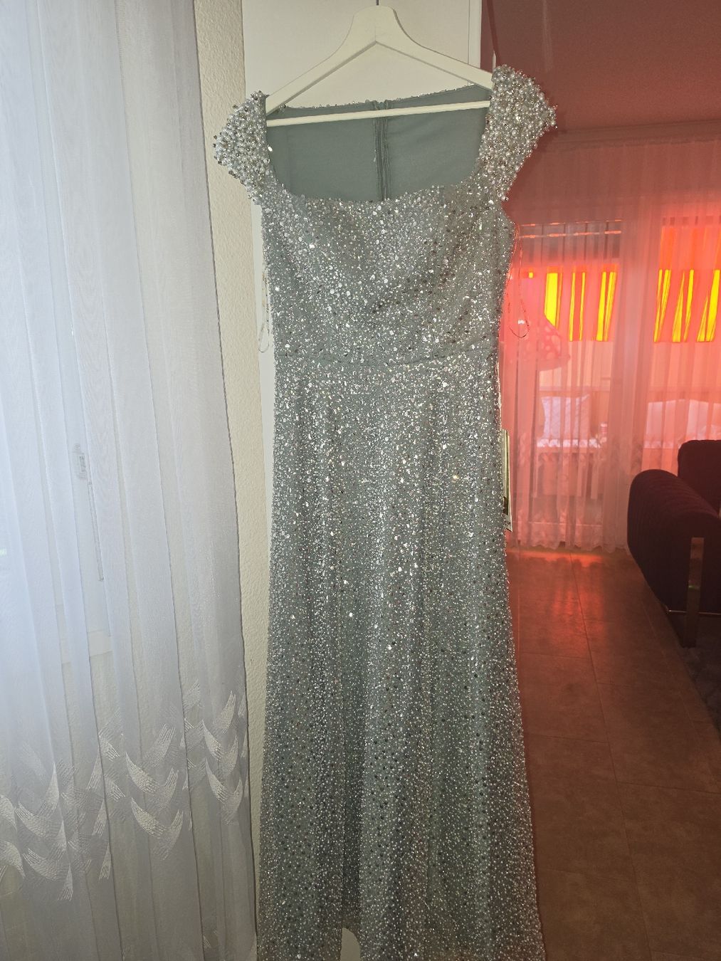 Kleider: Abendkleid mit Perlen und Steinen Grösse S neu – Neu und originalverpackt aus Brüttisellen von sah_rk8z