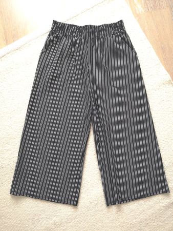 Sommerculotte Gr. S/36 schwarz-weiss-gestreift