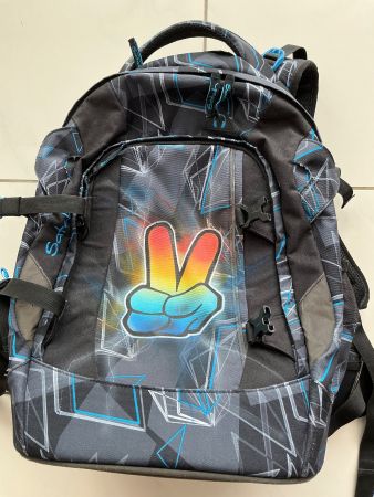 Satch Schulrucksack mit Coolem Airbrush