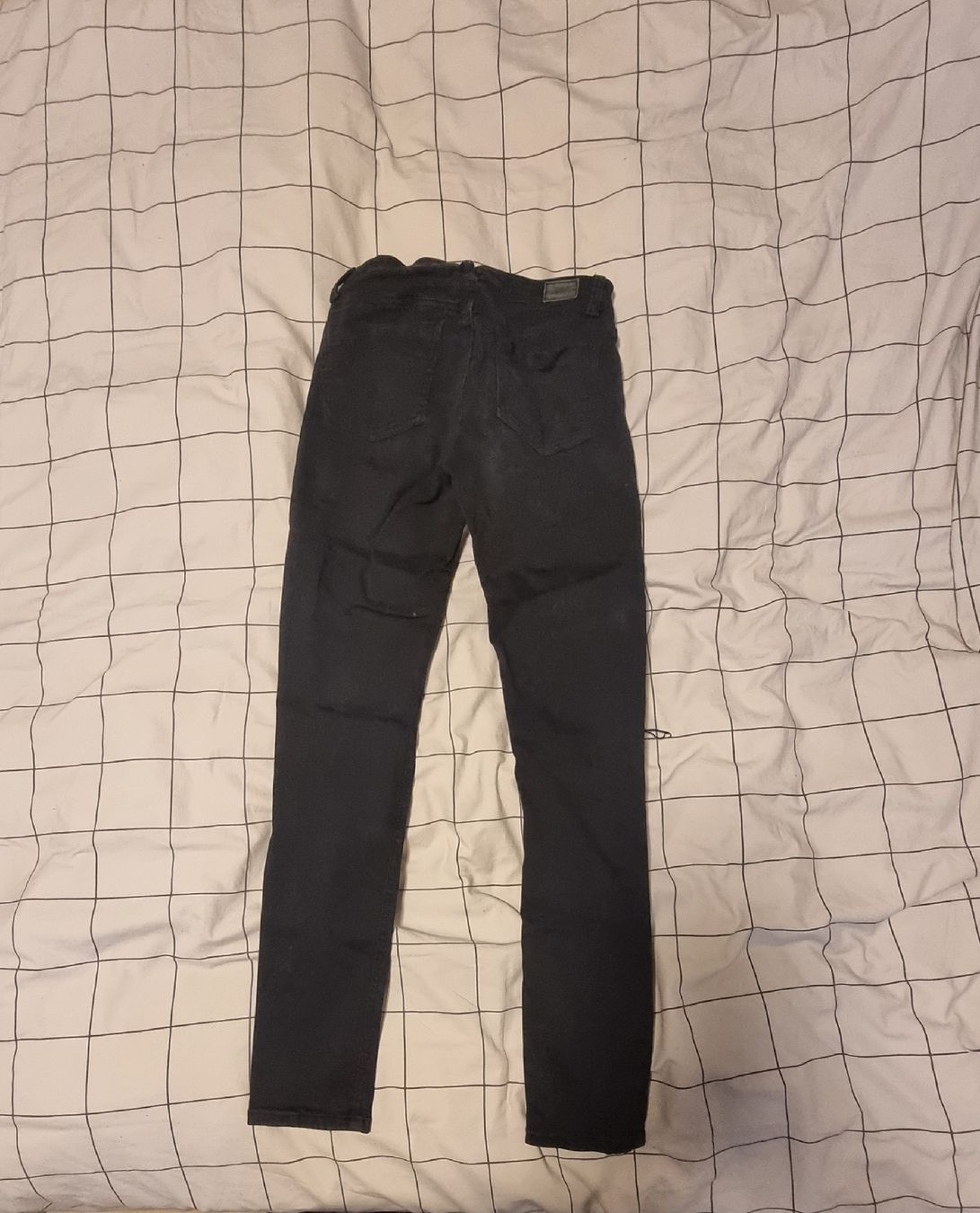 Tally Weijl Jeans: Schwarze Jeans mit Knielöcher – Usato da Derendingen venduto da Sarah.jana 1