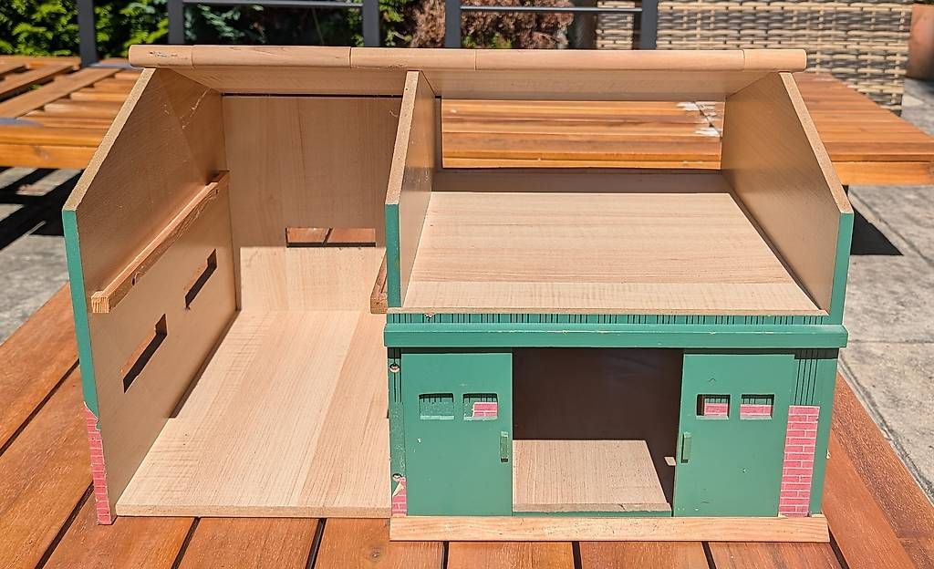 Giocattoli: Stall / Bauernhof  – Usato da Hendschiken venduto da paddis