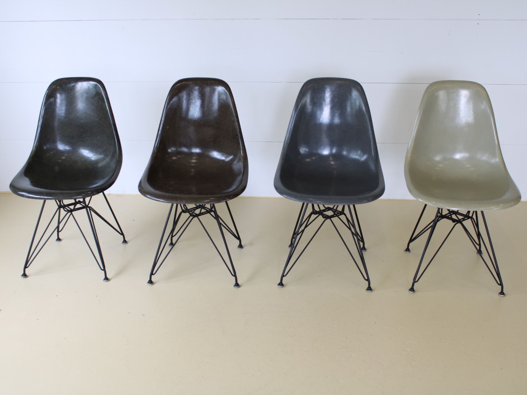 Herman Miller Sedie: Eames Fiberglas Stühle, Hermann Miller – Usato da Meinisberg venduto da atelier_TILIJA 8