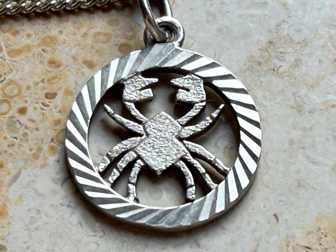 Catenine: Kette mit Sternzeichen KREBS Anhänger – Usato da Dittingen venduto da Bijoubelle