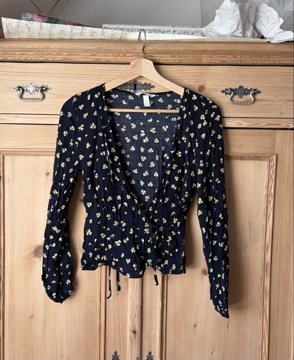 H&M Blusen: Wickelbluse – Gebraucht aus Oberwil BL von Fialova
