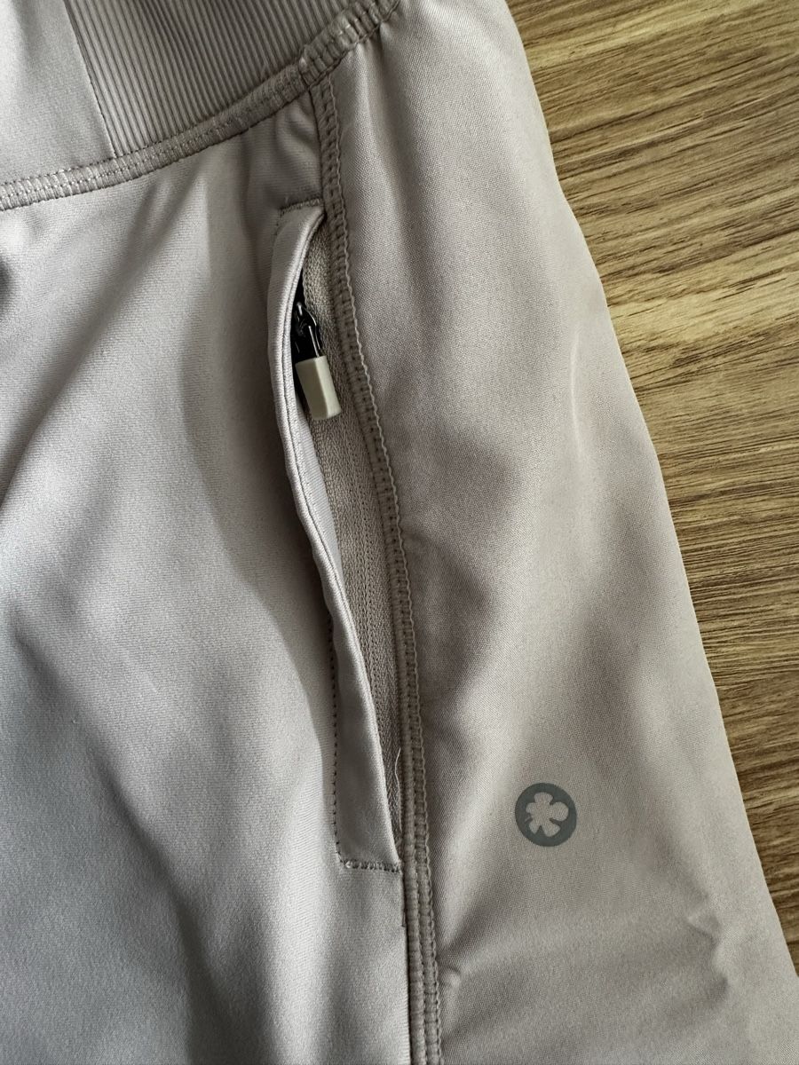 Pantaloni: Stylish & Comfy sport Pants! – Usato da Zollikerberg venduto da sha_r9g6 1