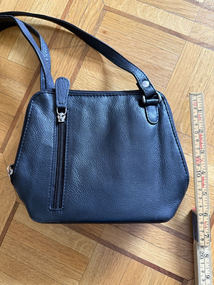 Borse da donna: Black Nika leather bag – Nuovo (secondo la descrizione) da Genève venduto da hai_2rp8 1
