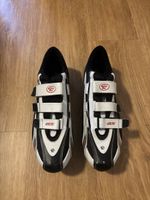 Road cycling shoes