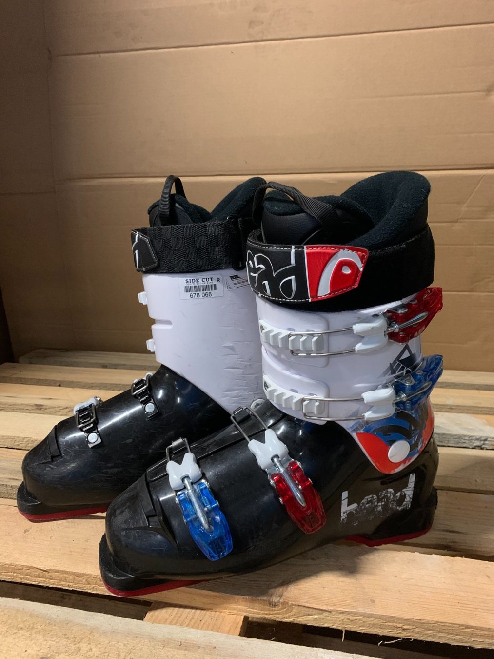 Head Scarpe per ragazzi: Skischuhe, HEAD Caddy 60, Grösse 41,5 – Usato da Schwarzsee venduto da Sidecut