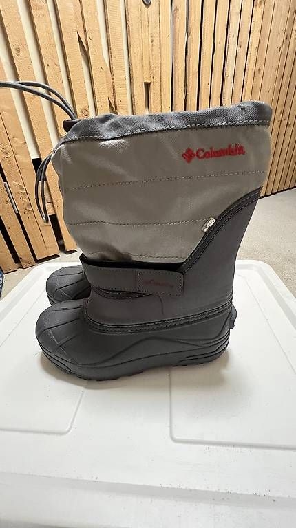 Schuhe für Jungen: Bottes pour enfants  – Gebraucht aus Neuchâtel von tst_k8xv