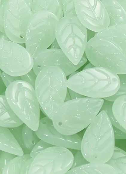 Perle (finte): Glasperlen mint Blätterform, 25 Stück – Nuovo e nell'imballaggio originale da Geneve venduto da vane267